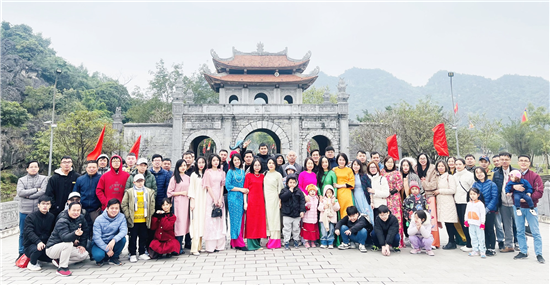 Du xuân đầu năm 2024